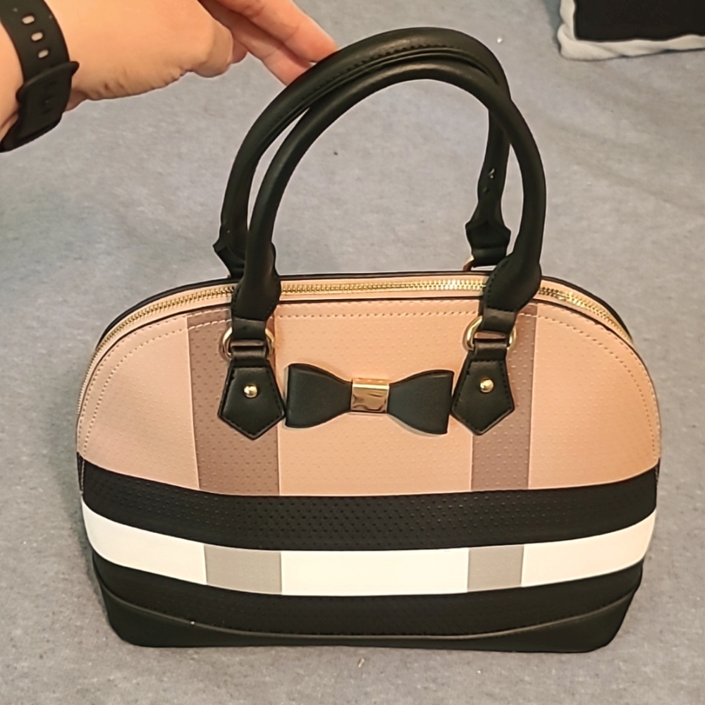 EUC Deluxity Plaid Tan black white Dome Satchel